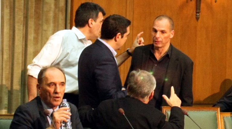Καλοκαίρι του 2015: ΣΥΡΙΖΑ στην "πόρτα του φρενοκομείου"