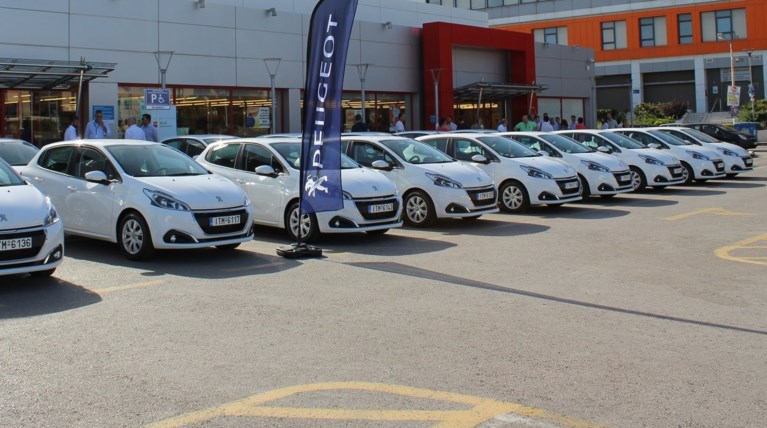 Πόσα Peugeot αγόρασε ελληνική αλυσίδα super market και γιατί;