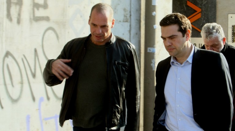 Πυρ ομαδόν από τα κόμματα: Περίεργη η σιωπή του Μαξίμου