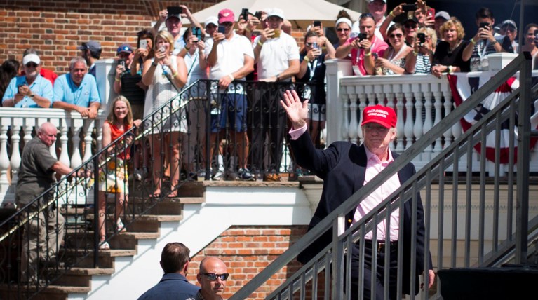 Αποδοκίμασαν τον Τραμπ σε γυναικείο τουρνουά γκολφ