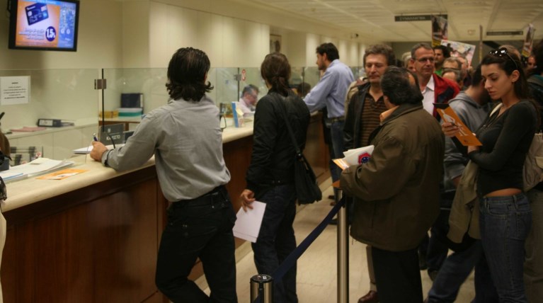 Από την Παρασκευή η χρέωση προμήθειας για την πληρωμή φόρων