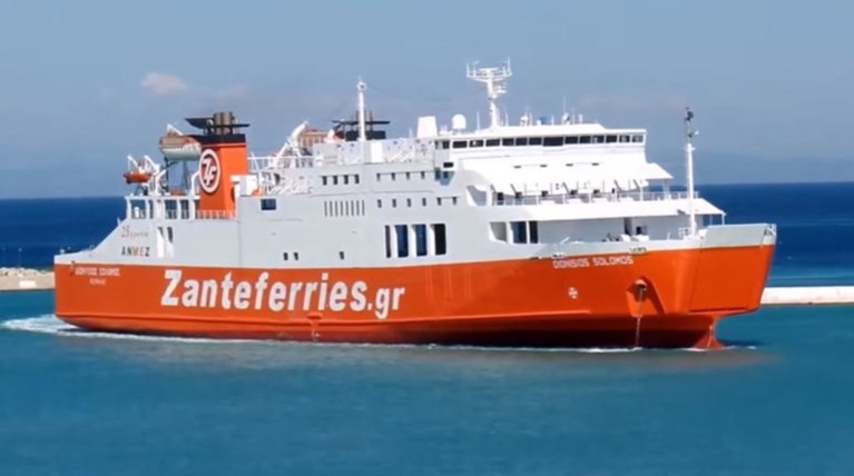 Το «Διονύσιος Σολωμός» προσέκρουσε στο λιμάνι της Σερίφου