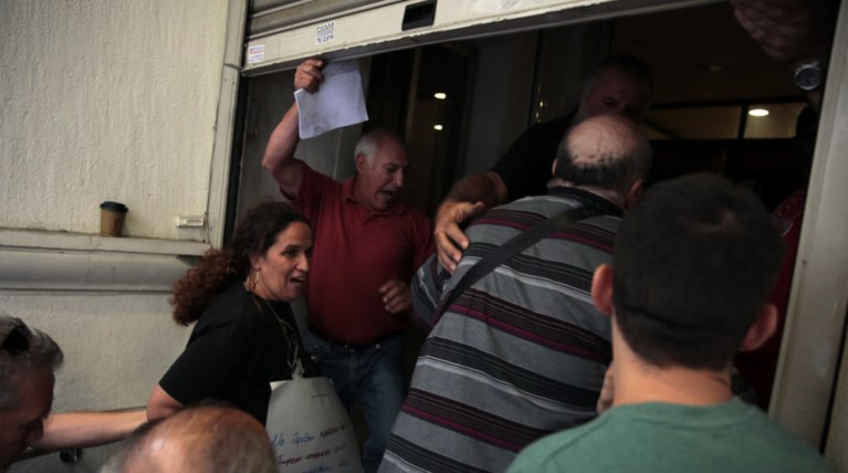 Υπουργείο Υγείας: Ένταση στη συγκέντρωση αναπήρων και γονιών παιδιών ΑμΕΑ