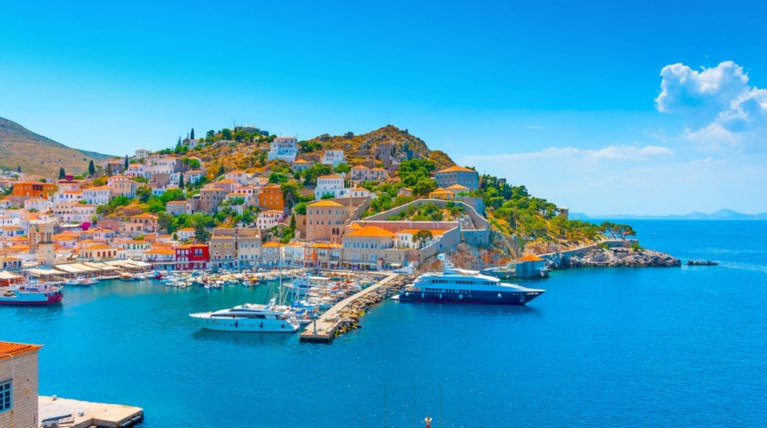 Καλλιτέχνες μας ξεναγούν στα «δικά τους» νησιά