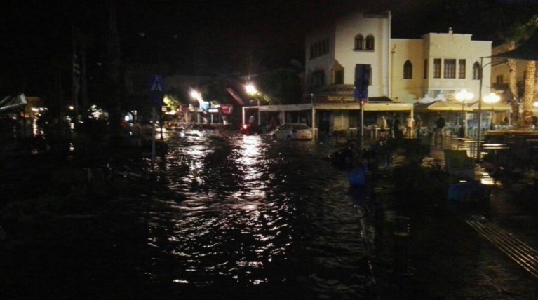 Μίνι τσουνάμι στην Κω από τον σεισμό – Συγκλονιστικές εικόνες