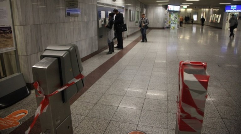 Αντιεξουσιαστές με... παρελθόν έσπαγαν ακυρωτικά μηχανήματα