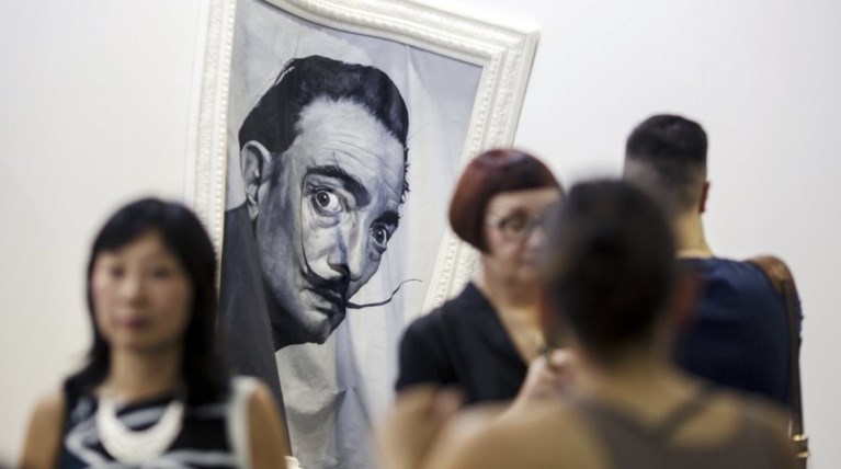 Βρήκαν άθικτο το μουστάκι στη σορό του Σαλβαντόρ Νταλί