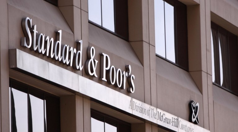 Ναι μεν αλλά από την S&P που δείχνει το μέλλον για αναβάθμιση της Ελλάδας
