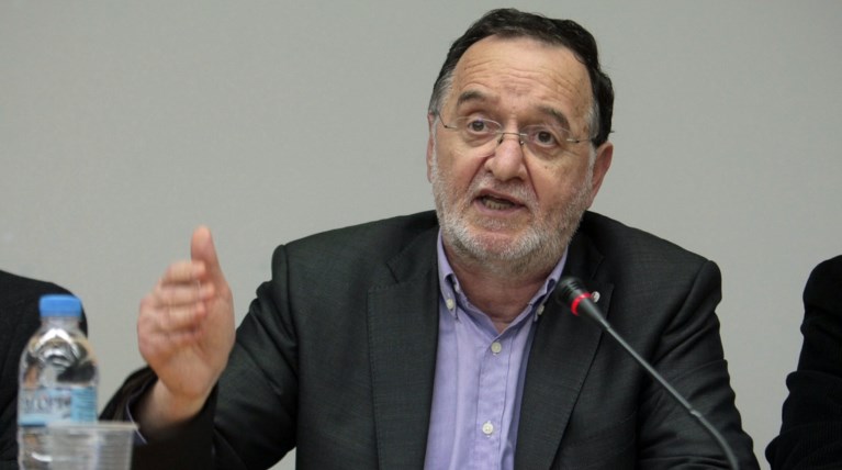 Λαφαζάνης: Ο Τσίπρας είναι ανιστόρητος και πολιτικά ανίδεος