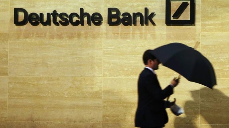 Deutsche Bank: Εξετάζει τη μεταφορά 300 δισ. από το Λονδίνο στη Φρανκφούρτη