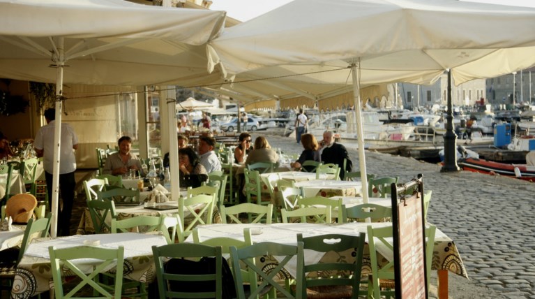 «Ξεσκόνισαν» στους ελέγχους Κρήτη και Καβάλα - Δείτε τι βρήκαν