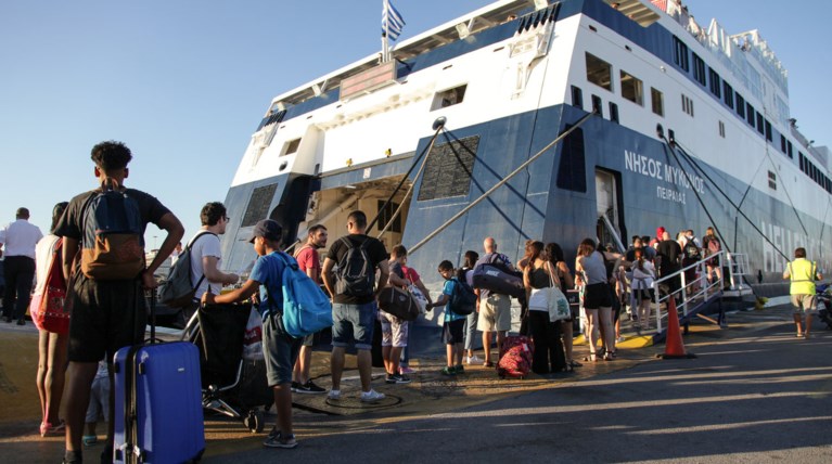Σε εξέλιξη η μεγάλη έξοδος του Αυγούστου - Το αδιαχώρητο στα λιμάνια