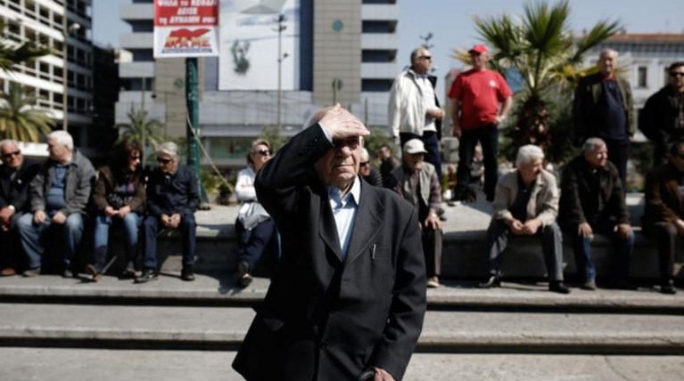 Στα 620 ευρώ μεικτά θα «βουλιάξει» η μέση σύνταξη το 2021