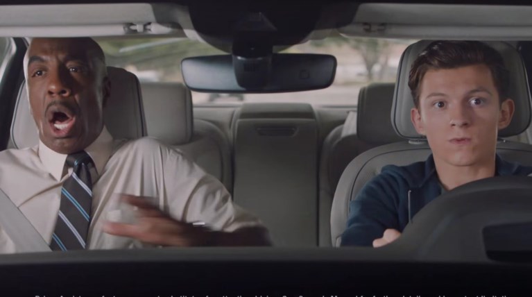 Ο Spider-Man οδηγεί ένα ολοκαίνουργιο Audi A8! Τι μπορεί να πάει στραβά;
