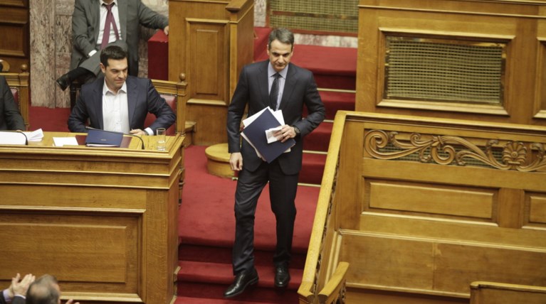 Νέα μετωπική Τσίπρα-Κυριάκου στη Βουλή για υγεία και αριστεία