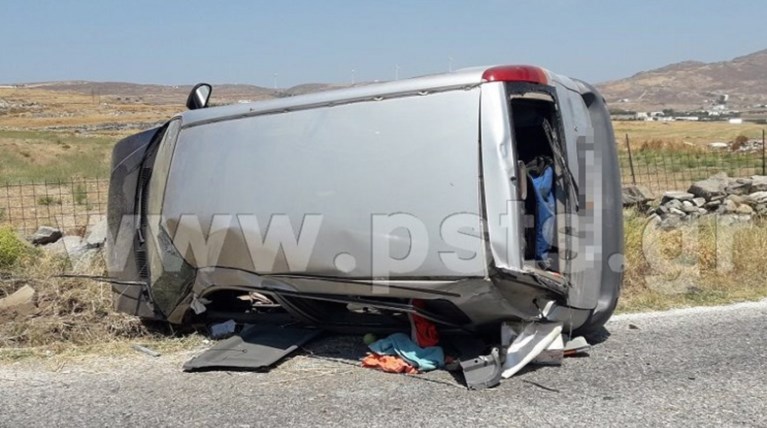 Τουριστικό λεωφορείο συγκρούστηκε με ΙΧ στην Πάρο - Φωτογραφίες