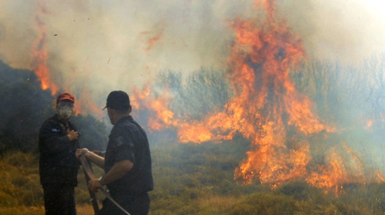 Μεγάλη φωτιά στα Καστάνια Μεσσηνίας