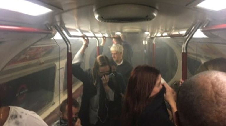 Φωτιά σε σταθμό του μετρό στο Λονδίνο - τελικά εκκενώθηκε