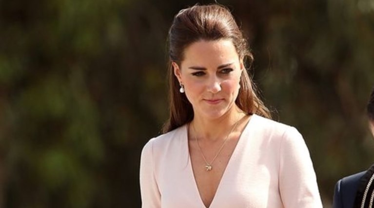 Ο φόρος τιμής στη Νταΐάνα που κρύβει το περιδέραιο της Κέιτ