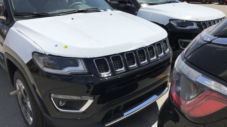 Βρήκαμε τα πρώτα Jeep Compass στο τελωνείο του Πειραιά