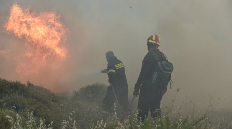 Μάχη με φλόγες και αναζωπυρώσεις από Βαρνάβα μέχρι Καπανδρίτι