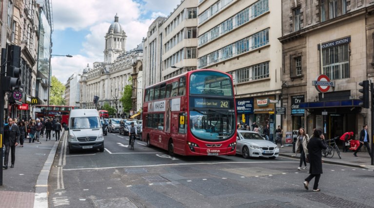 Εκκενώθηκε σταθμός του μετρό στο Λονδίνο, καπνός και θόρυβος