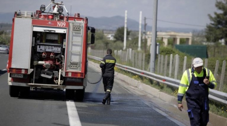 Πυρκαγιά σε λεωφορείο στην Bαρυμπόμπη -φωτό από το σημείο