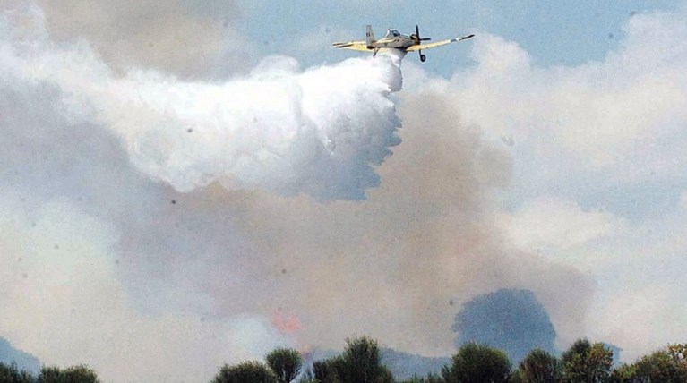 Υπό έλεγχο οι φωτιές στην Κεφαλονιά, επιτήρηση από drone