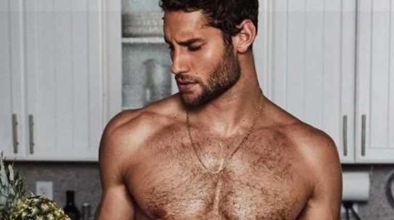 Αυτός είναι ο πιο σέξι σεφ του κόσμου-Μαγειρεύει για τη Vogue