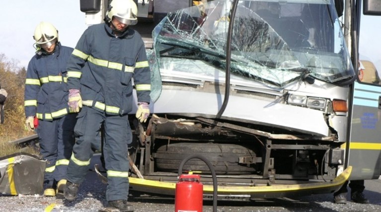 Ρωσία: Τουλάχιστον 14 νεκροί από πτώση λεωφορείου στη θάλασσα