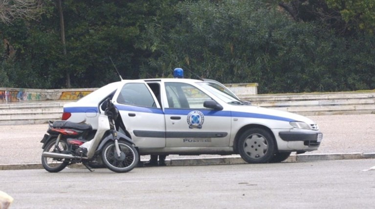 Τραυμάτισε και εγκατέλειψε δύο άτομα στην Κορίνθου - Πατρών
