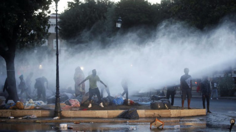 Ιταλία: Σάλος για την αστυνομική εντολή «...σπάστε τους το χέρι»