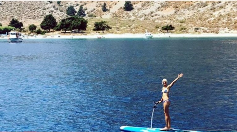 Οι μαγικές διακοπές της Κούρκοβα στην Ελλάδα καρέ καρέ σto Instagram