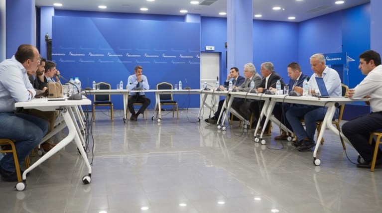 ΝΔ για τις πυρκαγιές: Ανεπαρκής η εναέρια κάλυψη