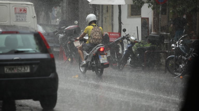 Ξεκίνησε η κακοκαιρία-πλημμύρες σε Γρεβενά και Καστοριά