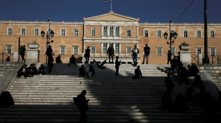 H στροφή Τσίπρα και η πραγματικότητα: Στο ναδίρ οι επενδύσεις το 2016