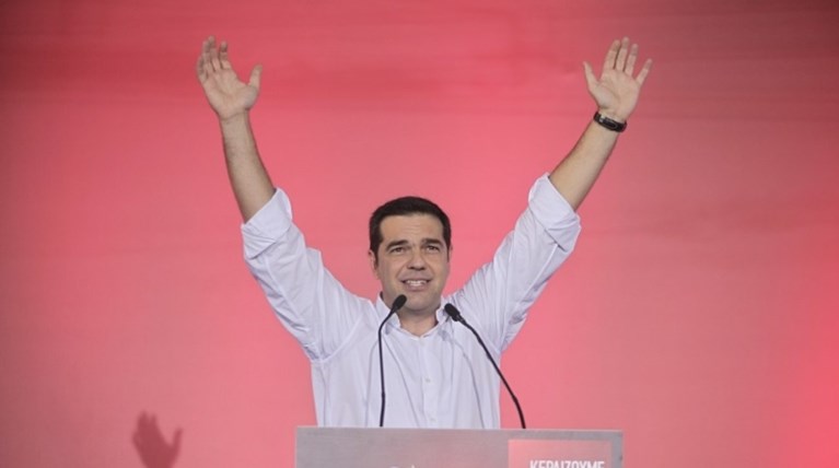 Ο Αλέξης φόρεσε το... κοστούμι του Ανδρέα στις 3 του Σεπτέμβρη