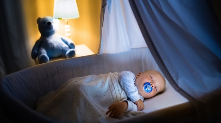 Γιατί τα μωρά πρέπει να κοιμούνται στο δικό τους δωμάτιο