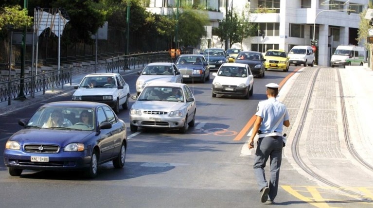 Στους δρόμους κυκλοφορούν ακόμη 457.000 ανασφάλιστα οχήματα