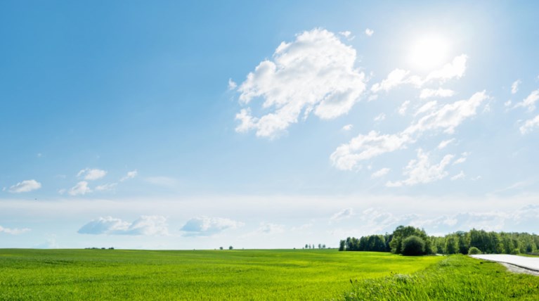 Ηλιοφάνεια με περιορισμένες νεφώσεις, έως 31 βαθμούς η θερμοκρασία