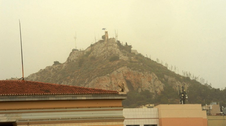 Αποπνικτική ατμόσφαιρα: Zέστη, υγρασία και αφρικανική σκόνη