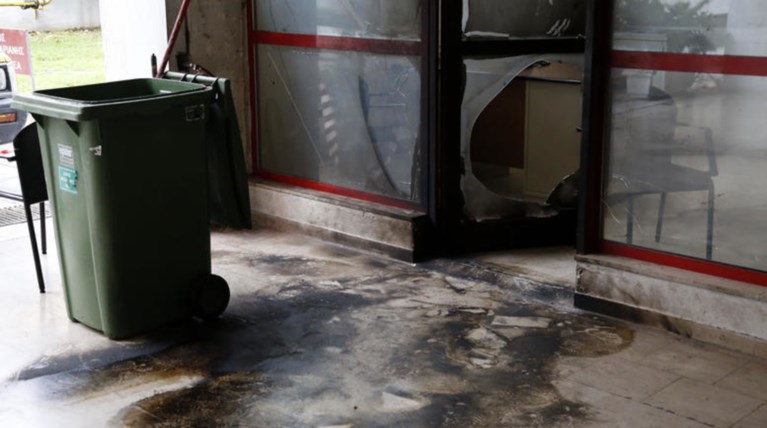 Εμπρησμός με τέσσερα γκαζάκια στα ΕΛΤΑ Αμαρουσίου