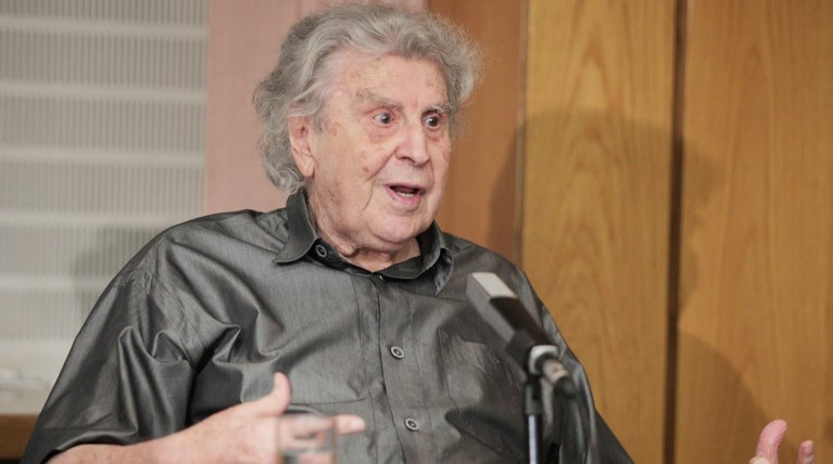 Μίκης για Τσίπρα: Ο βασιλιάς ΣΥΡΙΖΑΝΕΛ είναι γυμνός