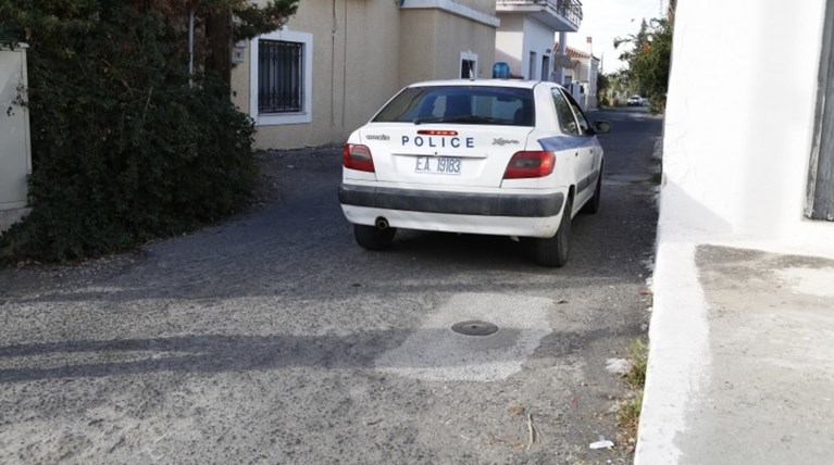 Ελεύθερη η 15χρονη που άφησε τα δίδυμα μόνα τους στο σπίτι