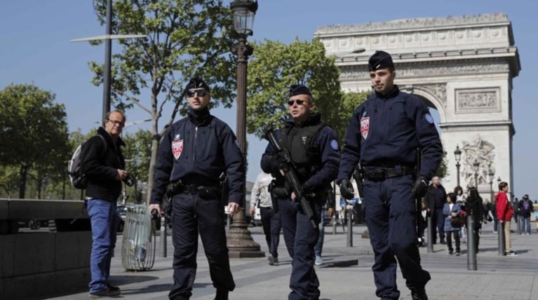 Επίθεση με μαχαίρι σε στρατιώτη στο Παρίσι