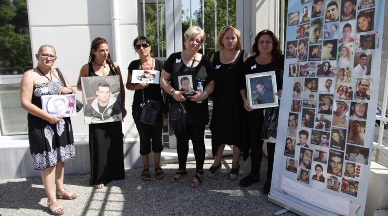 Μαυροφορεμένες μάνες φώναξαν «όχι άλλο αίμα στους δρόμους» φωτό