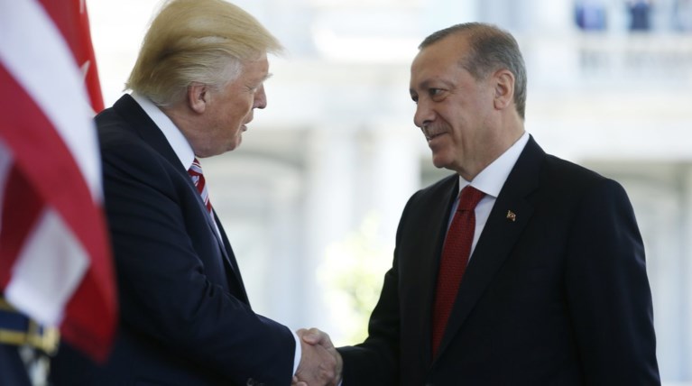 Ο Λευκός Οίκος διαψεύδει τον Ερντογάν: Ο Τραμπ δεν σου ζήτησε συγγνώμη