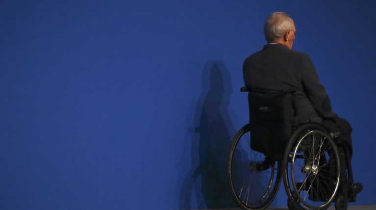 To... μυστήριο Σόιμπλε: Μένει ή αποχωρεί μετά τις γερμανικές εκλογές;