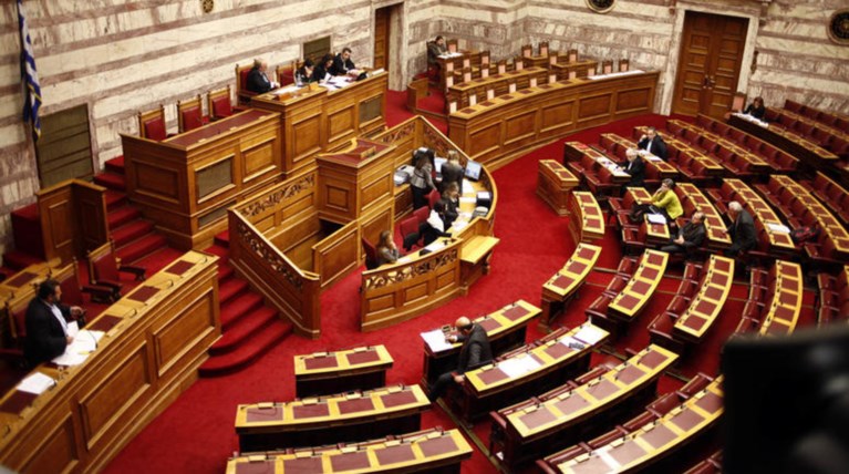 "Σφυροκόπημα" Κουρουμπλή στη Βουλή ετοιμάζει η αντιπολίτευση
