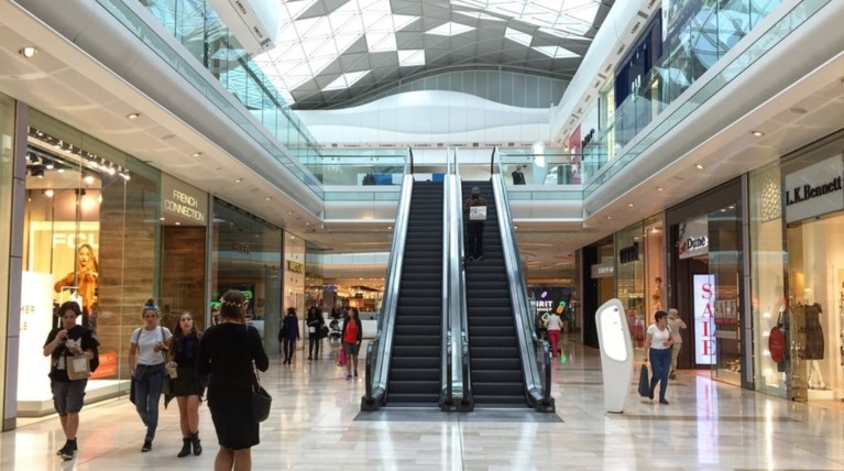 Σοκ στο Λονδίνο: Εριξαν τοξική ουσία σε περαστικούς, 6 τραυματίες